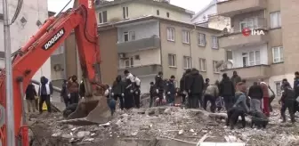 Korku dolu anları böyle anlattı...3 çocuğu ve eşiyle 4. kattan zemine kadar düşen daireden sağ kurtuldu