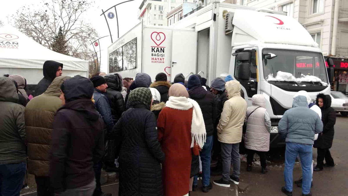 Kütahyalılar kan bağışı için Kızılay\'a akın etti