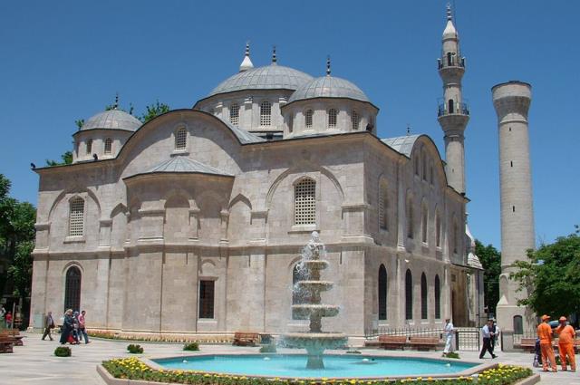 Malatya'da meydana gelen depremde 123 yıllık Yeni Camii yıkıldı