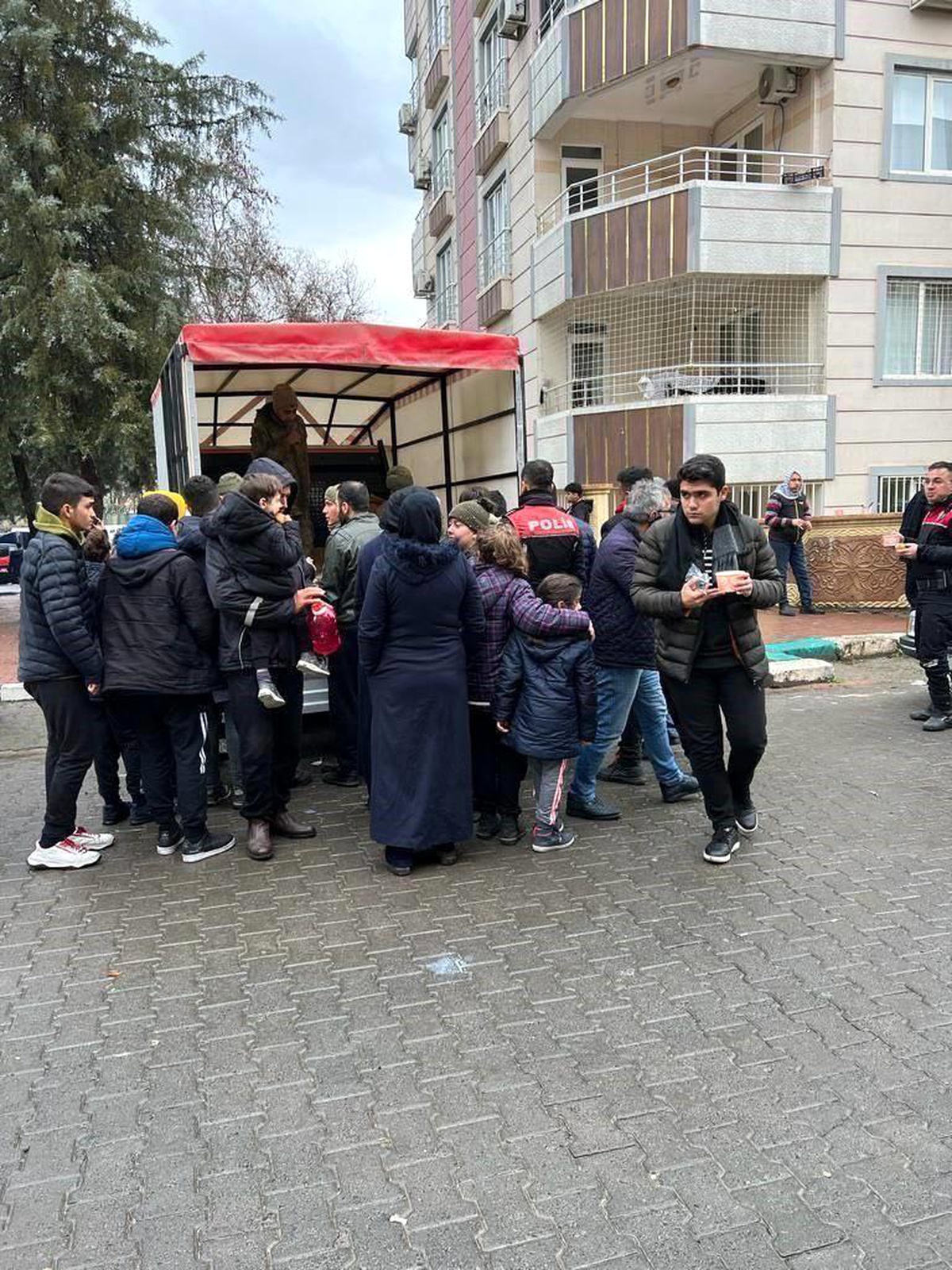 Mehmetçik\'ten Malatya\'da depremzedelere sıcak yemek desteği