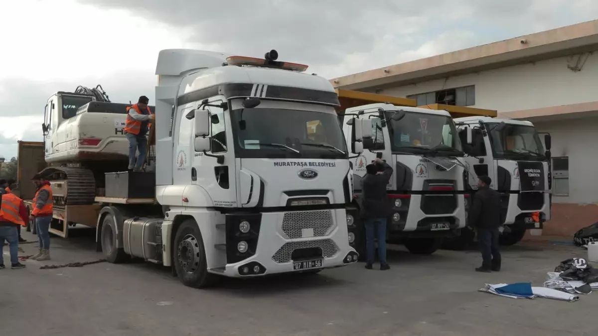 Muratpaşa Belediyesi Ekipleri, Deprem Bölgesine Doğru Yola Çıktı