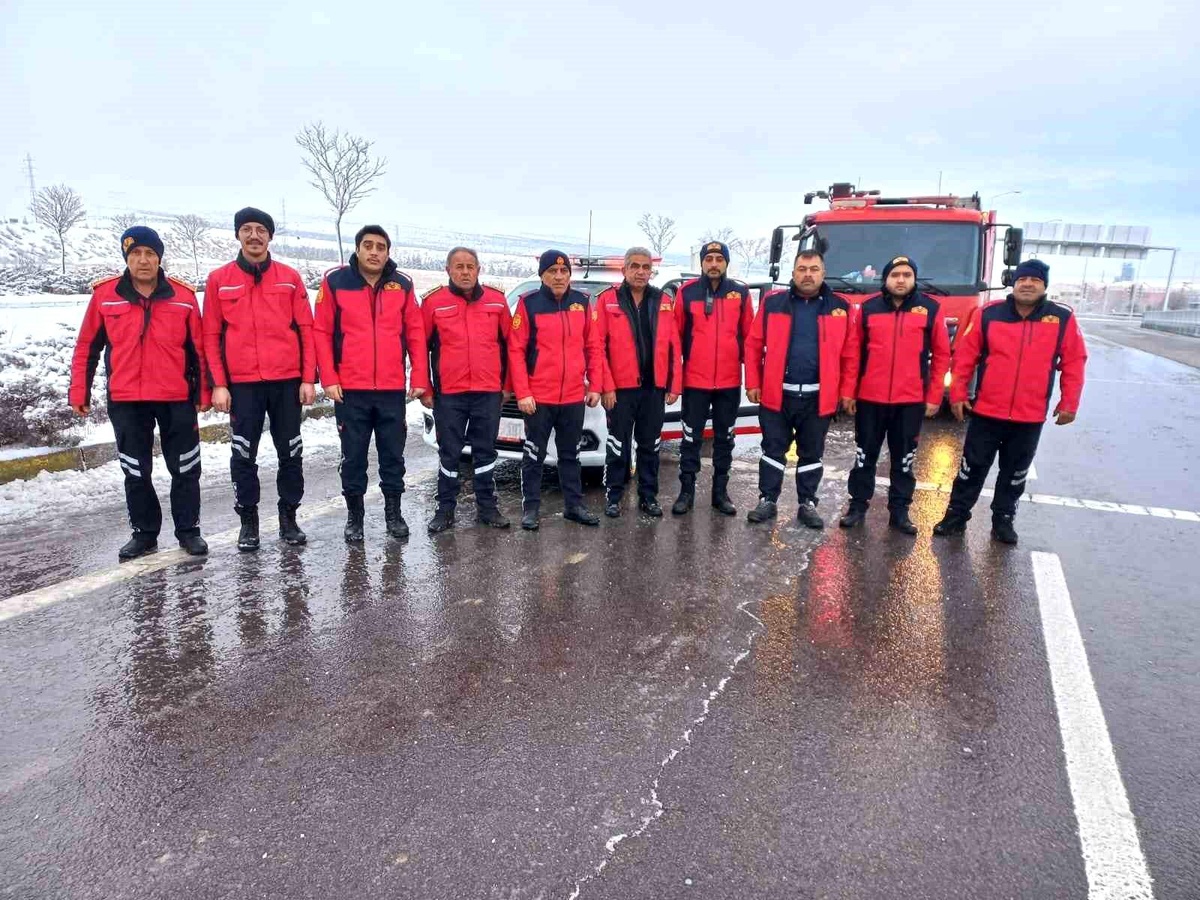 Niğde\'den deprem bölgesine ekipler gönderildi