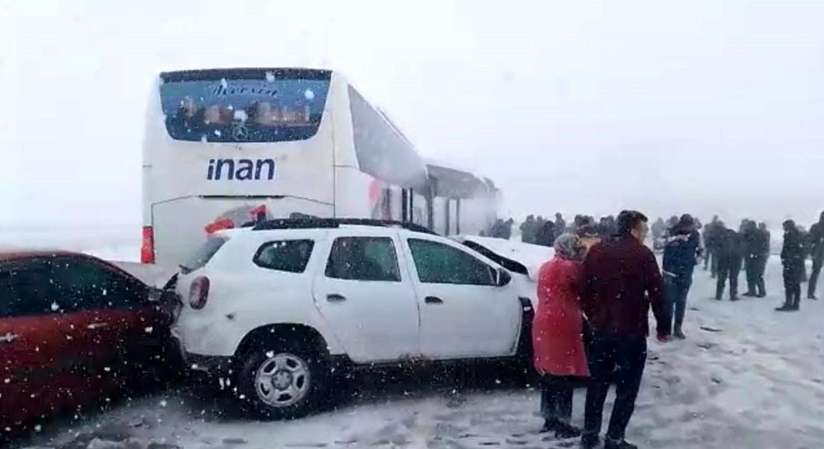 Niğde Otoyolu\'nda zincirleme trafik kazası