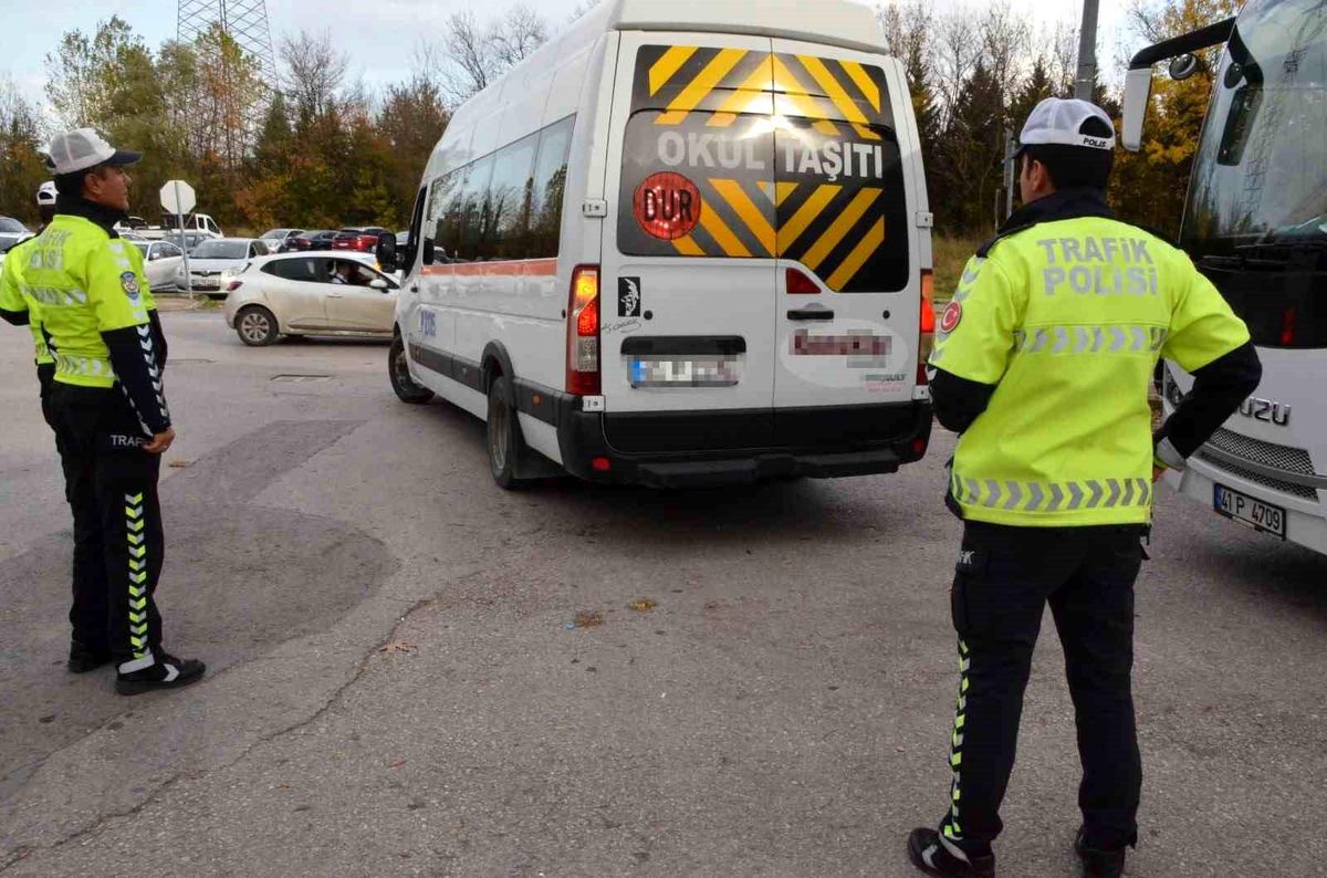 Okul çevrelerinde yapılan denetimde göz açtırılmadı