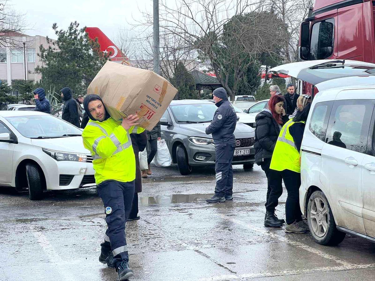 Sakarya\'dan deprem bölgesine yardım eli