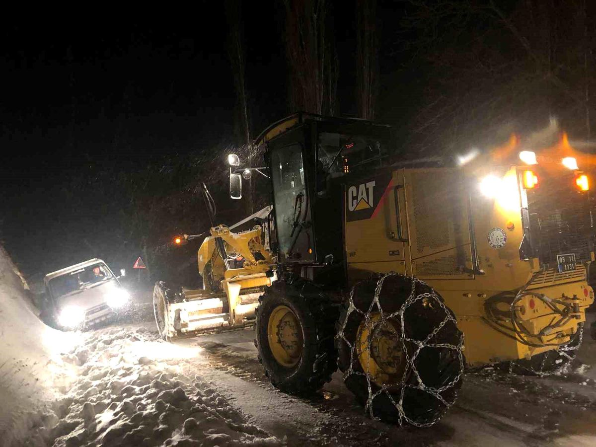 Şarampole kaçan aracı Nazilli Belediyesi kurtardı