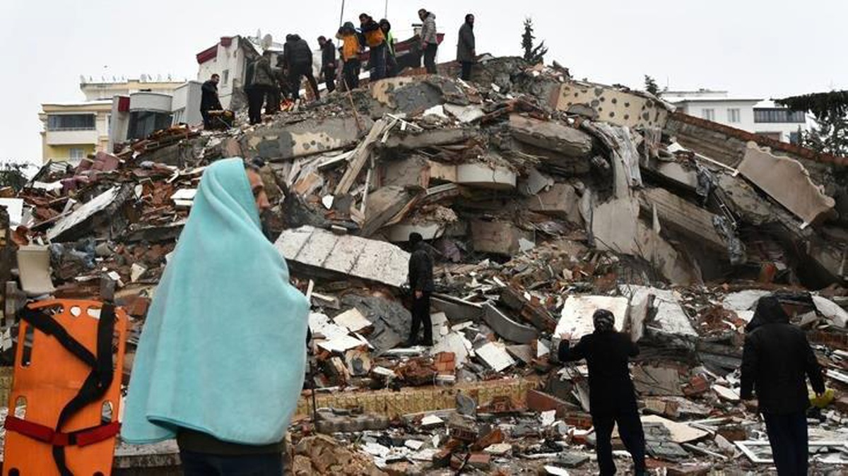 Son Dakika! 10 ilde yıkıma neden olan depremde şu ana kadar 284 kişi hayatını kaybetti, 2 bin 323 yaralı var