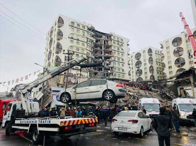 Son Dakika! 10 ili vuran depremde şu ana kadar 284 kişi hayatını kaybetti, 2 bin 323 yaralı var