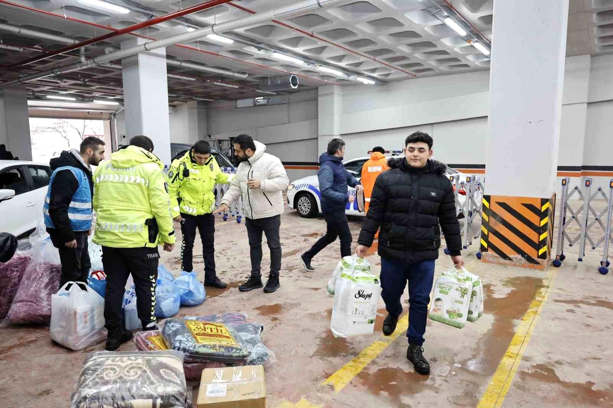Sultangazi\'den deprem bölgesine yardım eli