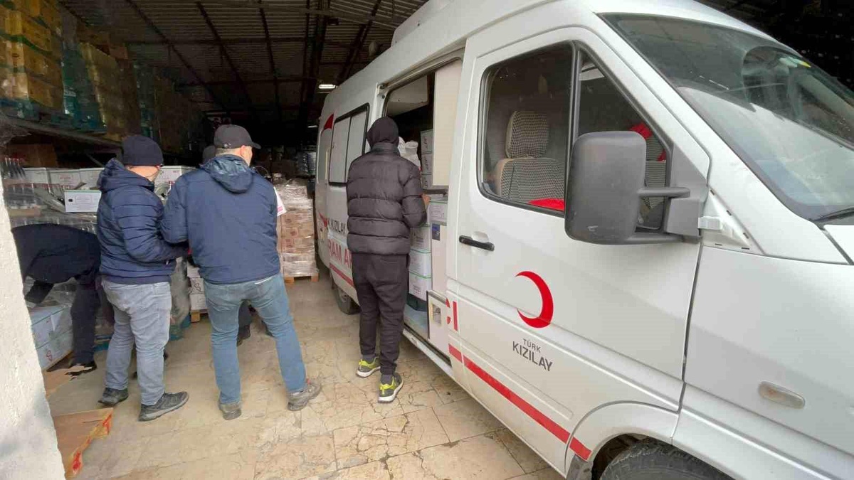 Yalova Belediyesi şirketi Yabeltaş\'tan deprem bölgesine destek
