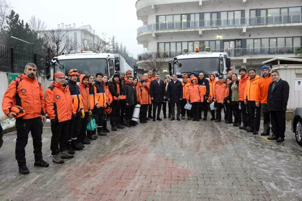 Yıldırım arama kurtarma ekipleri deprem bölgesine hareket etti