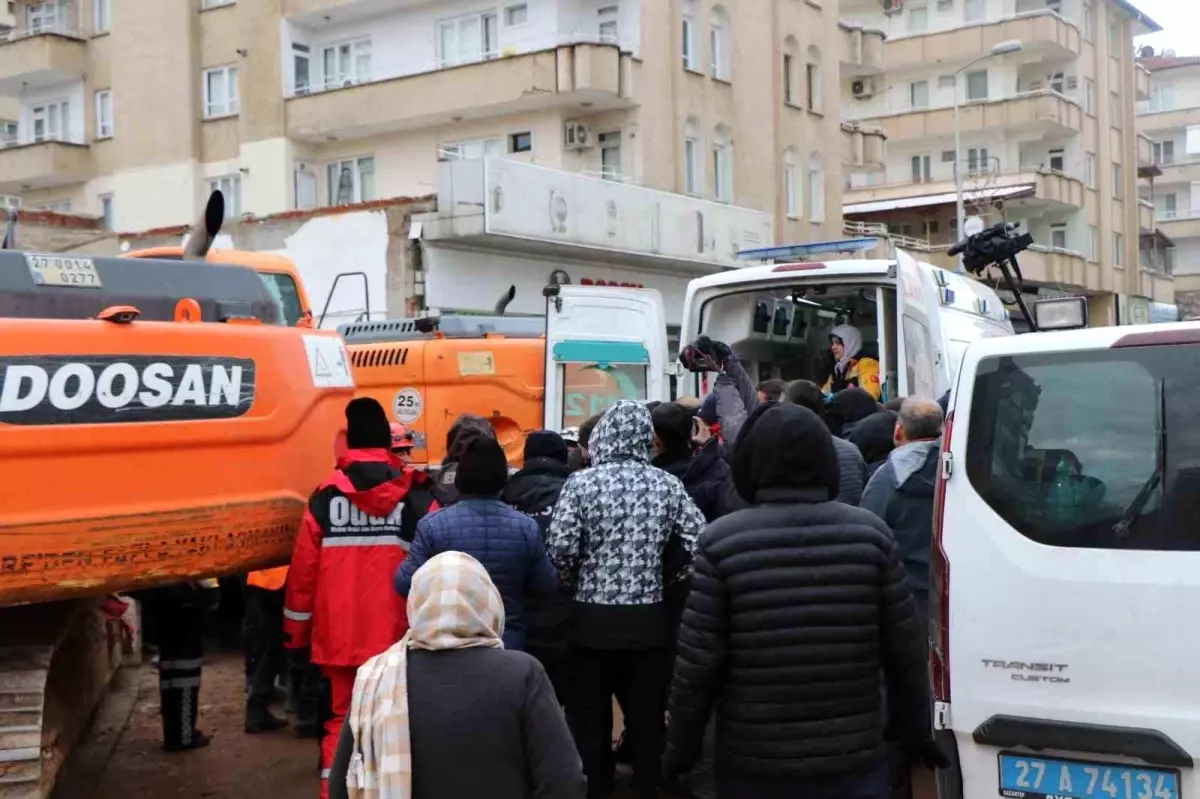 16 yaşındaki kız depremden 29 saat sonra enkazdan sağ çıkarıldı