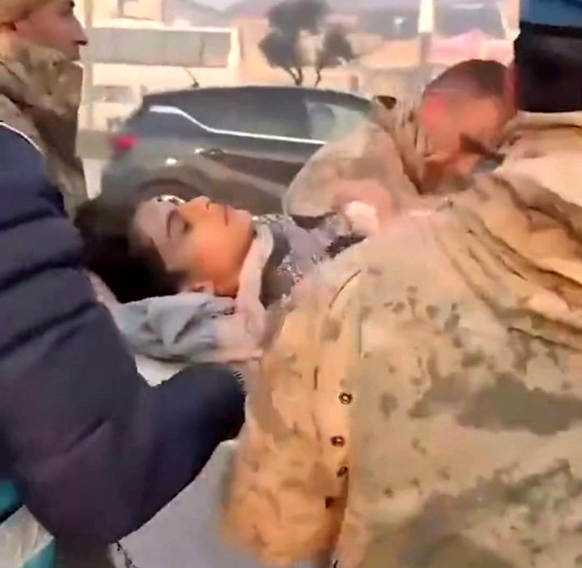 28 saat sonra kurtarılan Arda\'dan askere: "Ben seni bir yerden tanıyorum"
