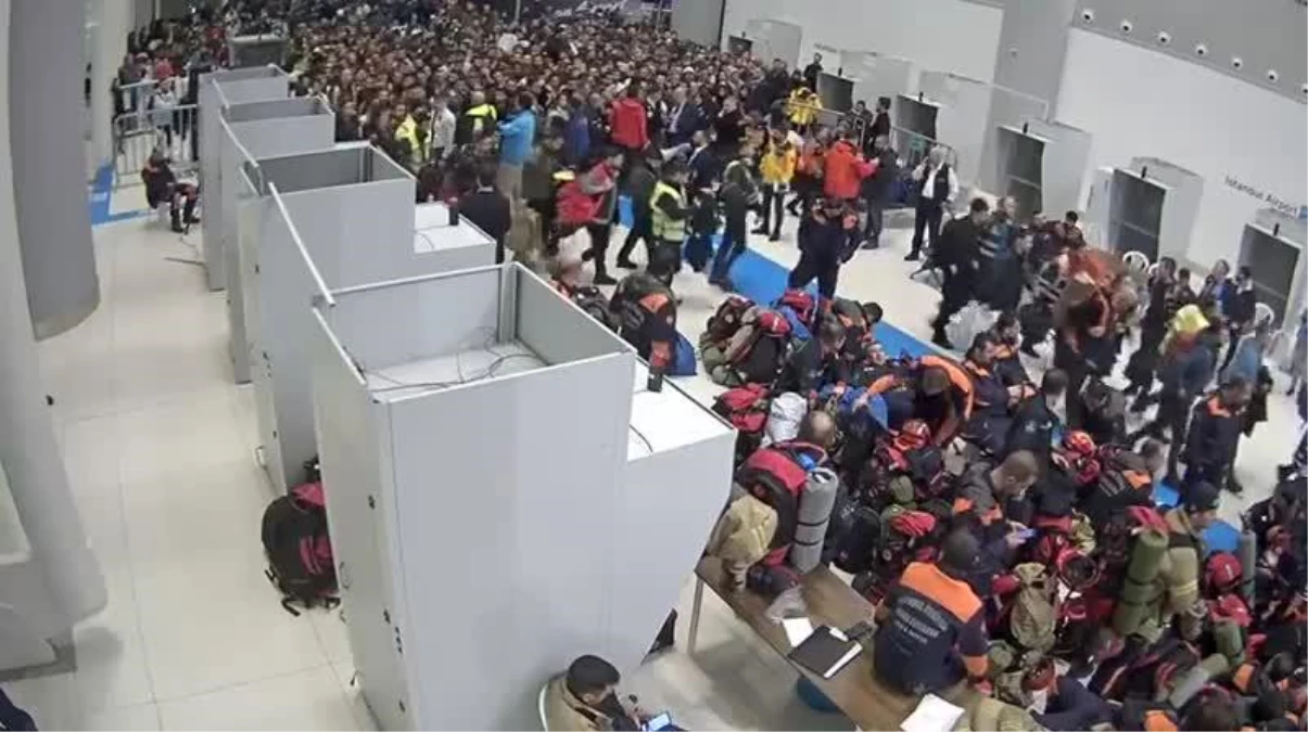 7,7 Büyüklüğündeki Deprem, 10 İli Vurdu… Vali Yerlikaya: 'İstanbul'dan, Başta Hatay Olmak Üzere Deprem Bölgesine 12 Bin 752 Personel Sevk Edildi'