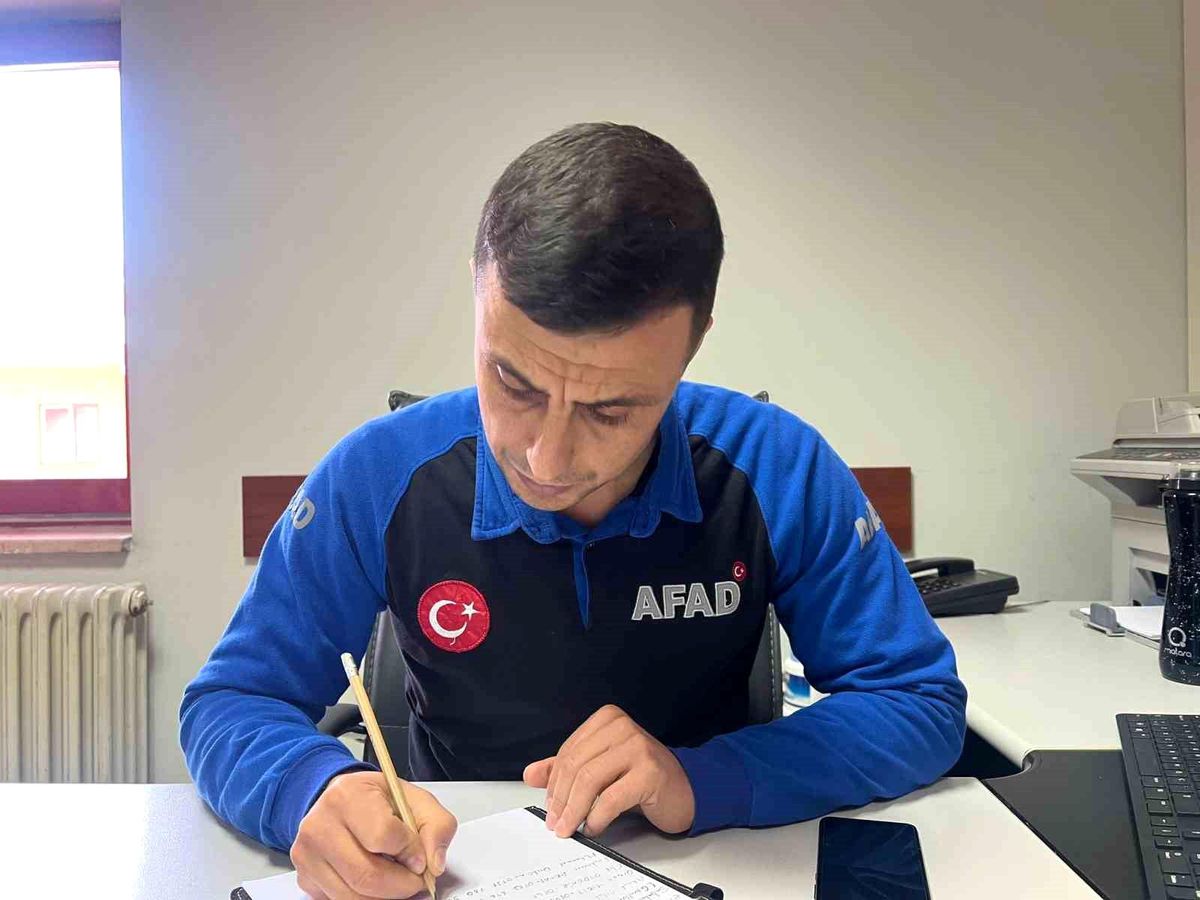 AFAD, Afyonkarahisar\'dan 60 tır çadır ve yatak gönderdi
