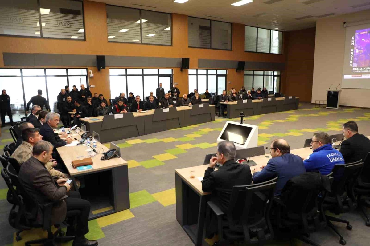 Afet bölgesi için Erzincan\'da yürütülen yardım toplama faaliyetlerine yönelik toplantı düzenlendi