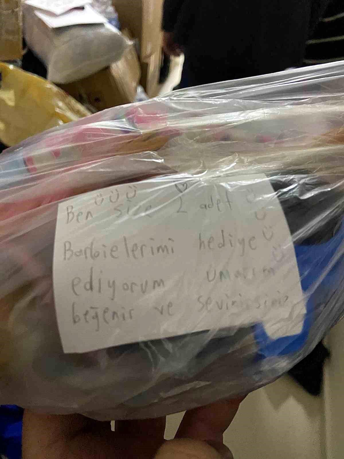 Afet bölgesine yardım göndermek isteyen küçük kızın notu yürekleri ısıttı
