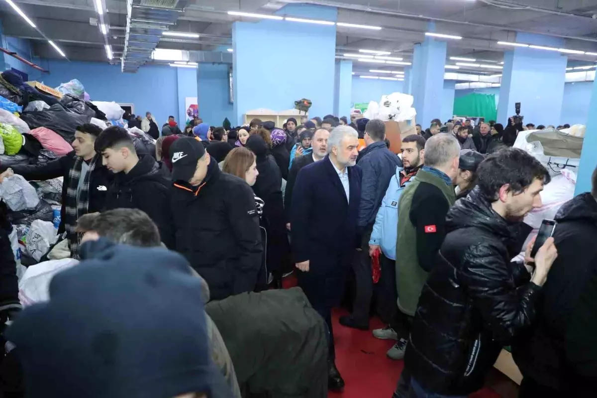 AK Parti İstanbul İl Başkanı Kabaktepe\'den, deprem yardımı için çalışan belediye ve ilçe teşkilatlarını ziyaret Açıklaması