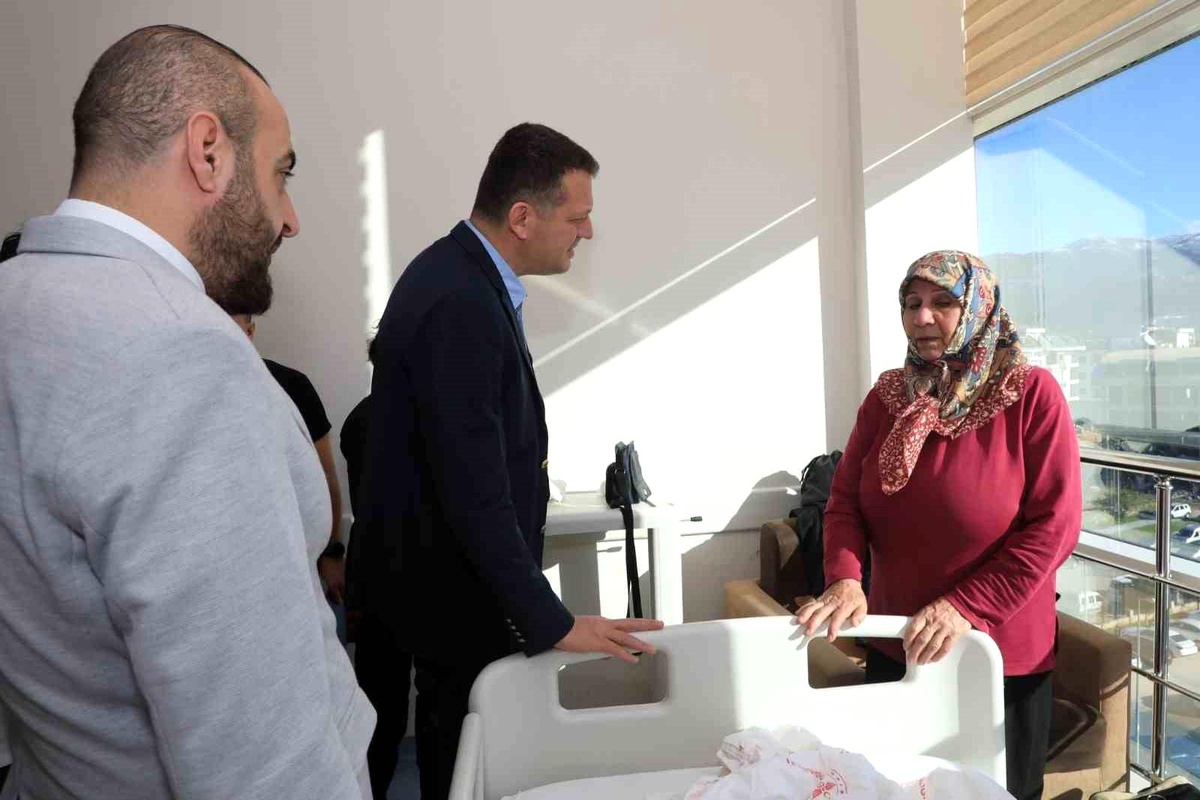 Alanya\'ya getirilen depremzedelerin tedavisine başlandı