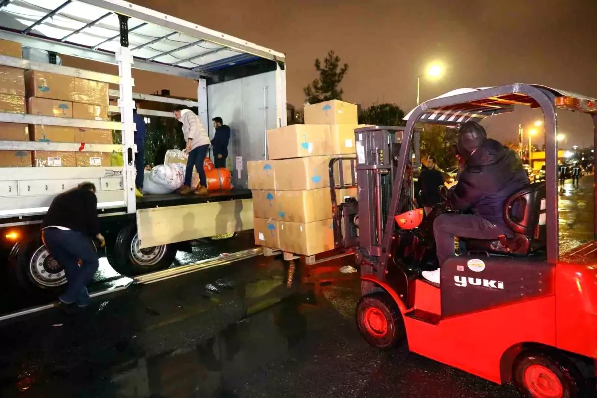 Bağcılar\'da depremzedeler için yardım noktaları oluşturuldu