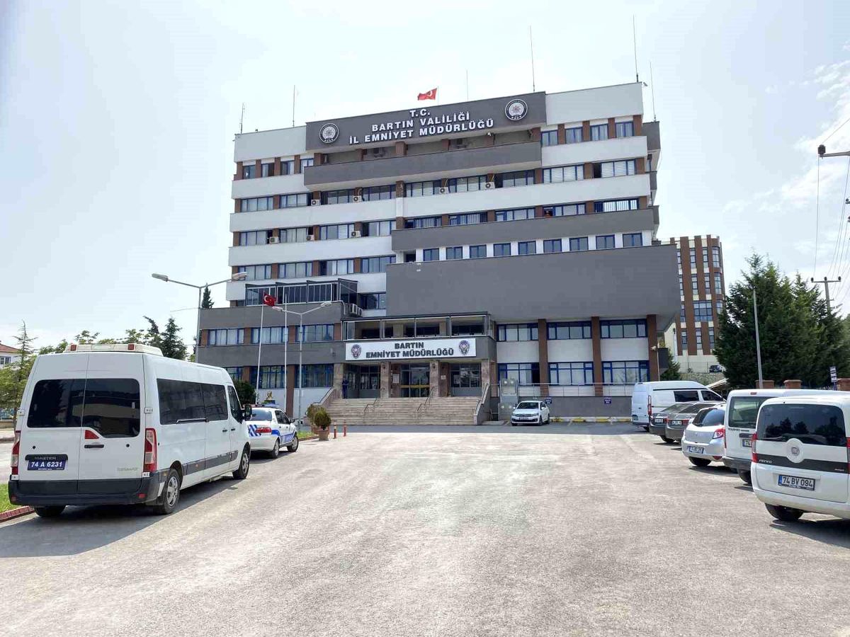 Bartın\'da dolandırıcılık operasyonu: 12 gözaltı