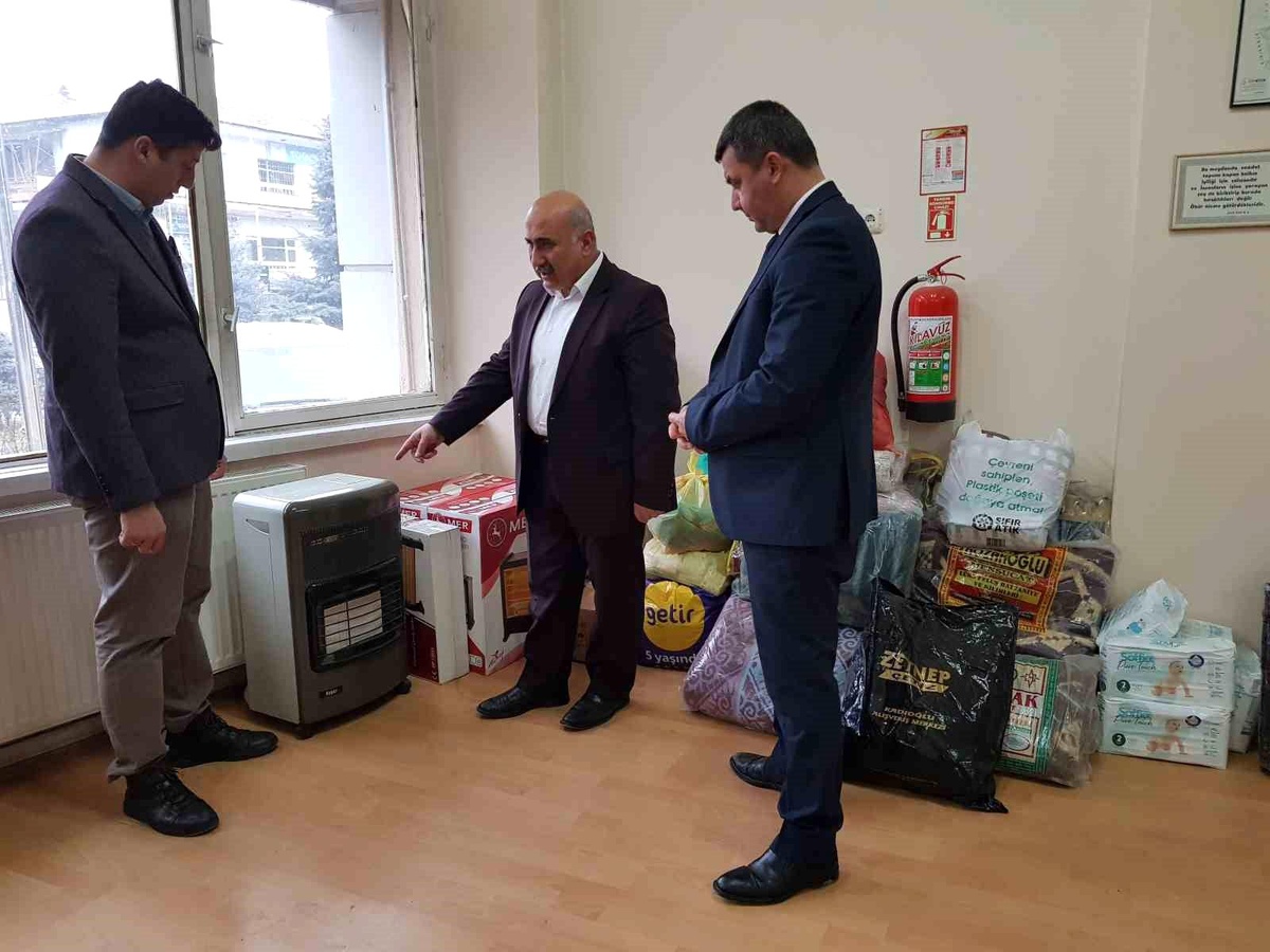 Bayat\'ta halk depremzedeler için seferber oldu