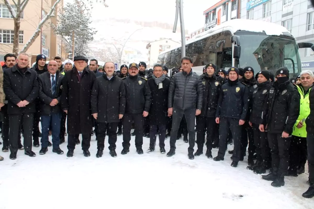 Bayburt Emniyetinden destek gecikmedi: 55 polis deprem bölgesine uğurlandı