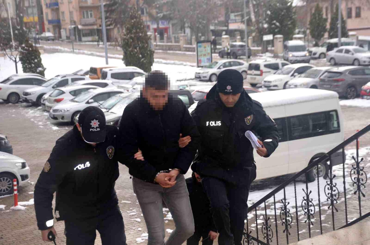 Bilecik\'te \'Halkı yanıltıcı bilgiyi alenen yayma\' suçundan bir kişi gözaltına alındı