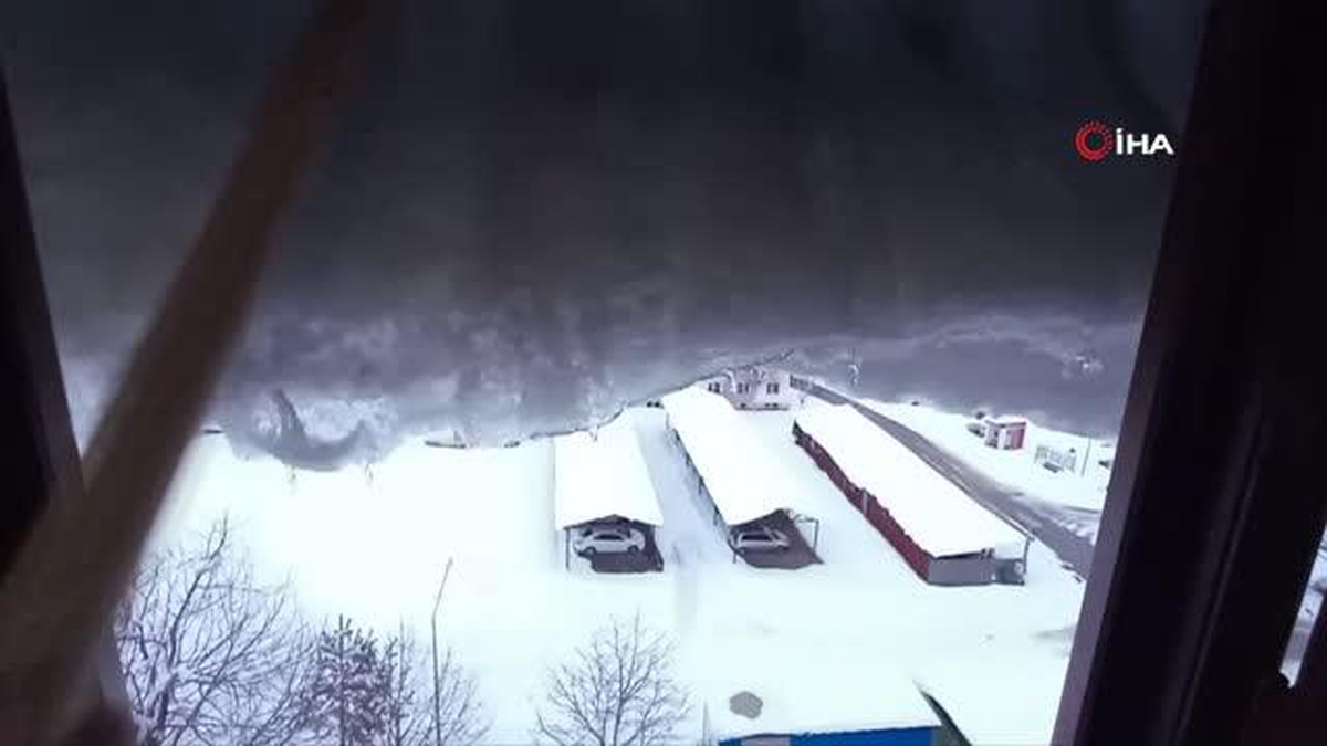 Bitlis\'te kar kalınlığı 2 metreye ulaştı