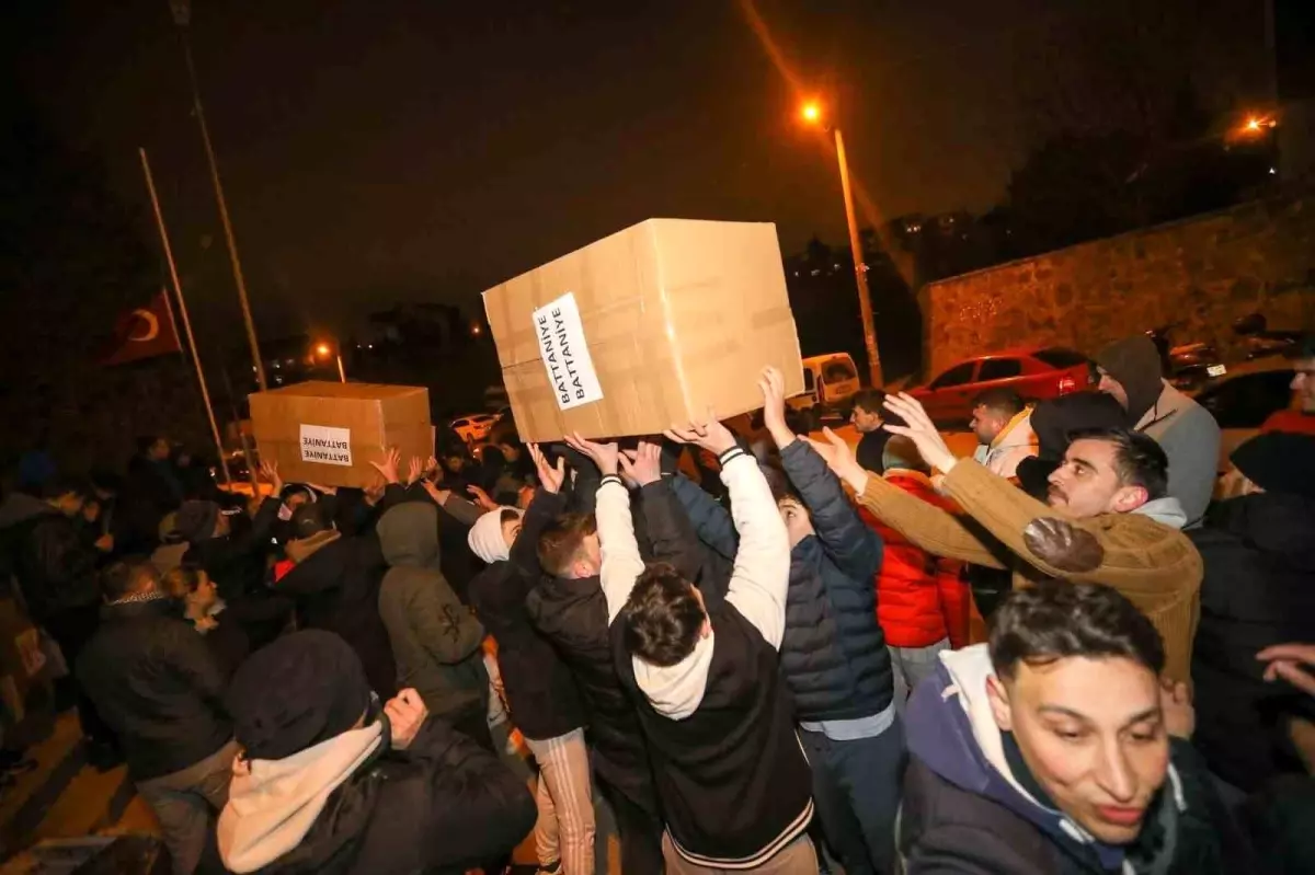 Buca\'dan Deprem Bölgesine 5 Tır Yardım Malzemesi Gönderildi