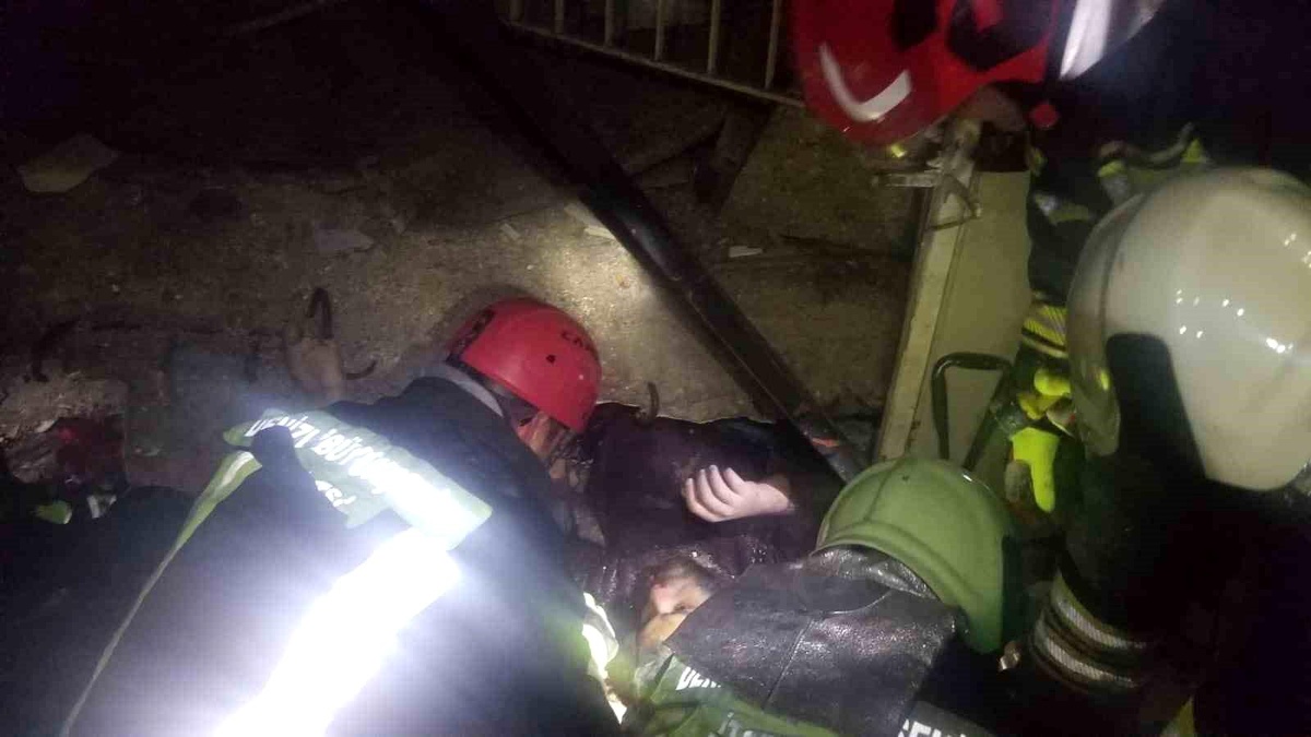 Denizli Büyükşehir Belediyesi ekipleri 10 kişiyi göçükten kurtardı