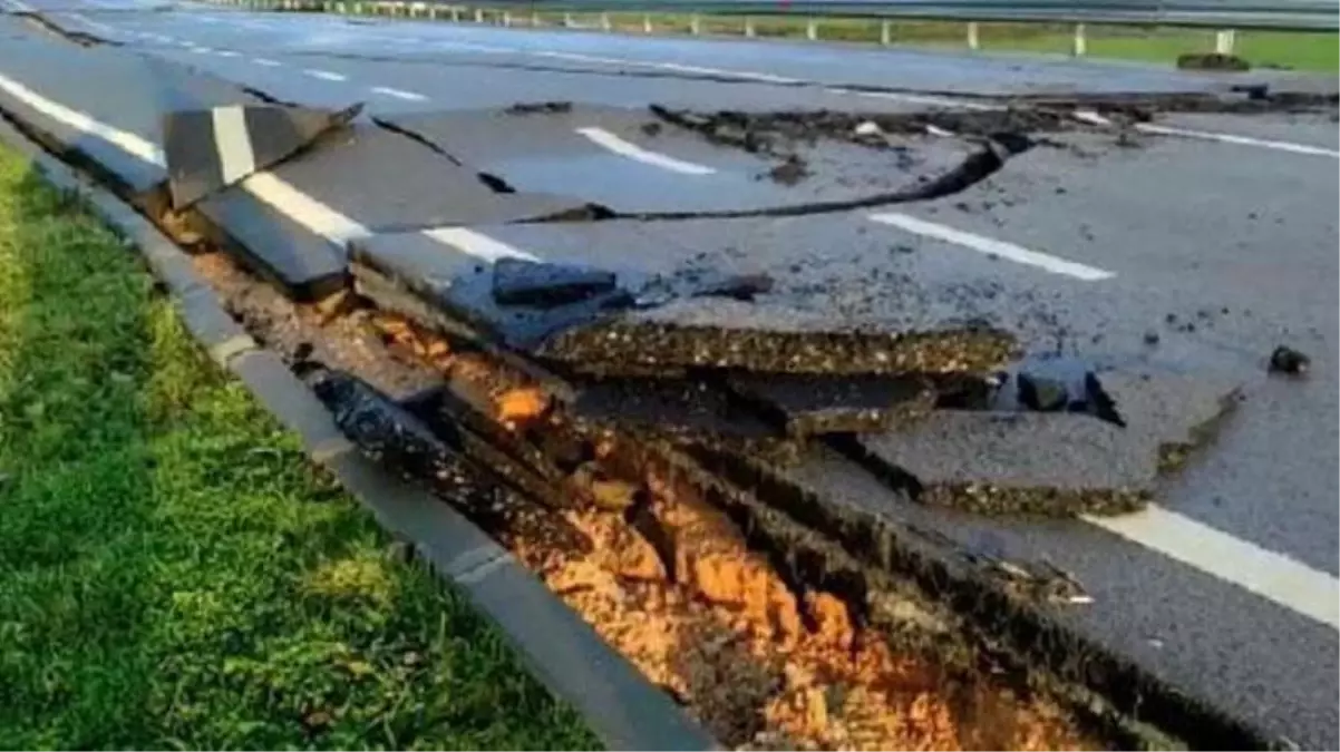 Deprem felaketi asfaltı yerle bir etti! Derin çatlaklar oluşan Hatay Havalimanı pistinde uçuşlar kapatıldı