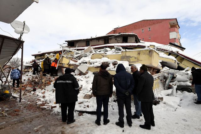 Deprem Bölgesinde Olağanüstü Hal İlan Edildi Deprem Bölgesinde Olağanüstü Hal İlan Edildi