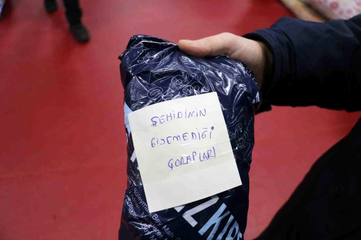 Deprem yardım kampanyasında Yalova\'dan duygulandıran notlar: "Şehidimin giyemediği çorapları"