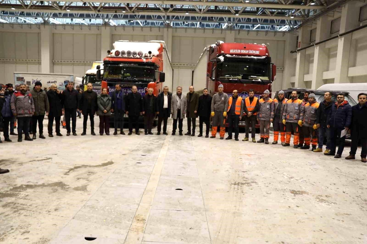 Deprem yardımları için Kayseri 1. OSB Fuar Alanında Yardım Koordinasyon Merkezi kuruldu