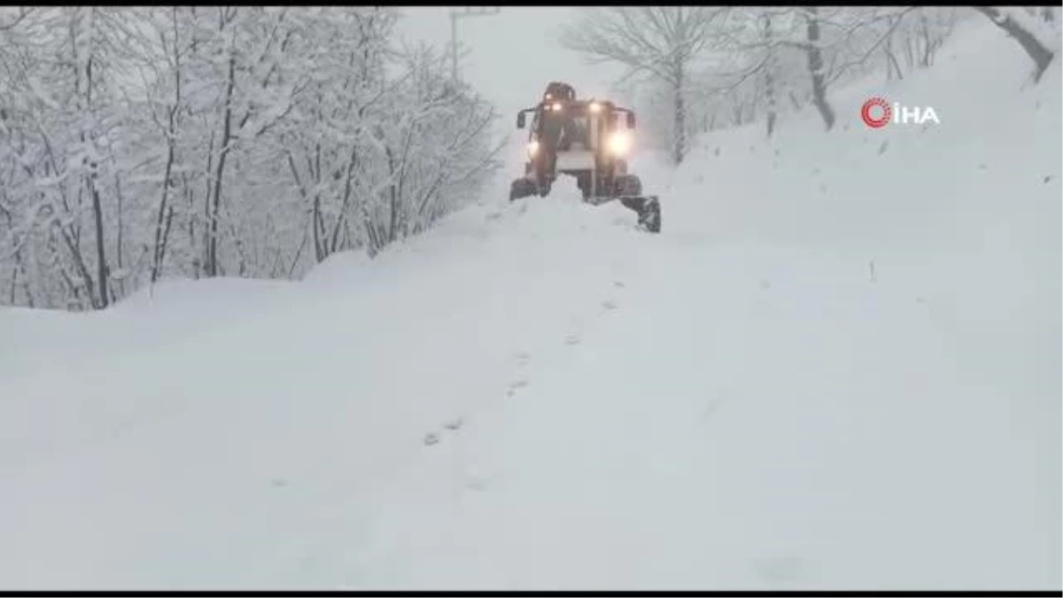 Düzce\'de kar yağışı sebebiyle 80 köy yolu ulaşıma kapandı