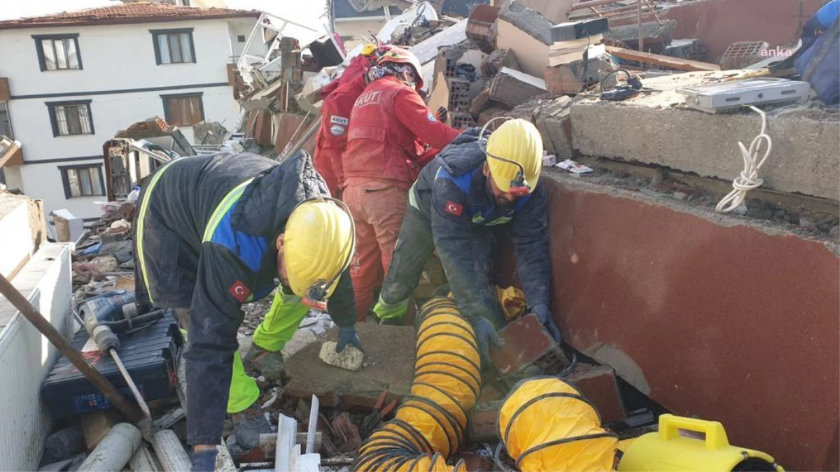 Enerji ve Tabii Kaynaklar Bakanlığı: "Toplam 2103 Madenci Arama ve Kurtarma Çalışmalarına Katılmak İçin Afad Koordinasyonunda Bölgeye İntikal Etti"