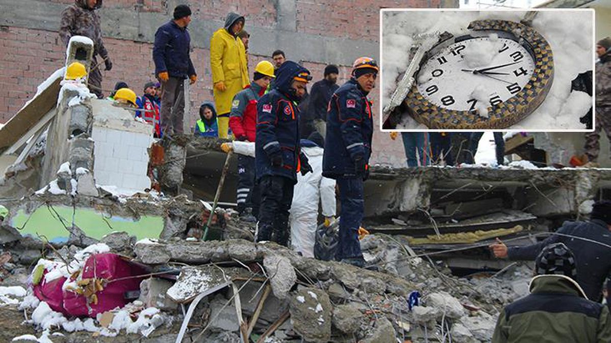 Malatya'da kahreden görüntü! Enkazdan çıkarılan saat 04.17'de durmuş