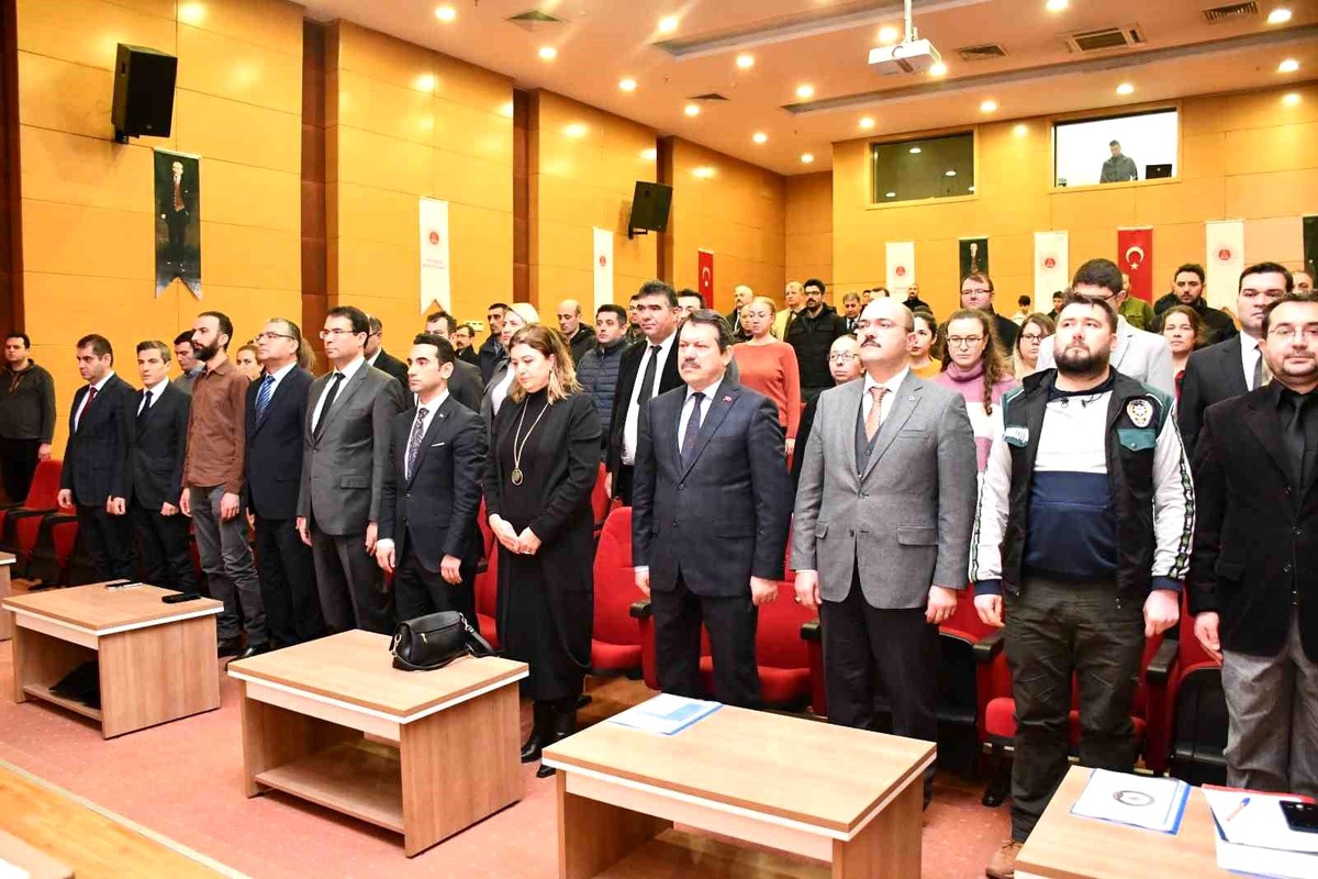 Eskişehir Adliyesi\'nde afetzedeler için dua ve saygı duruşu