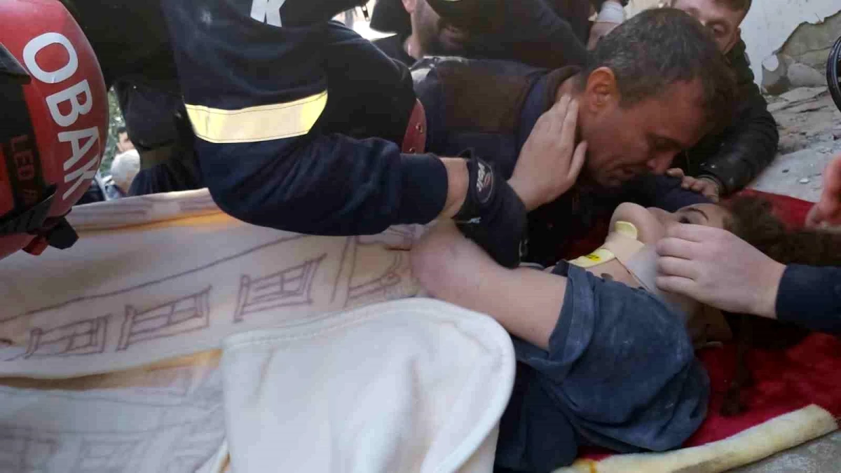 Eskişehir\'den giden arama kurtarma ekipleri Antakya\'da 2 kişiyi kurtardı