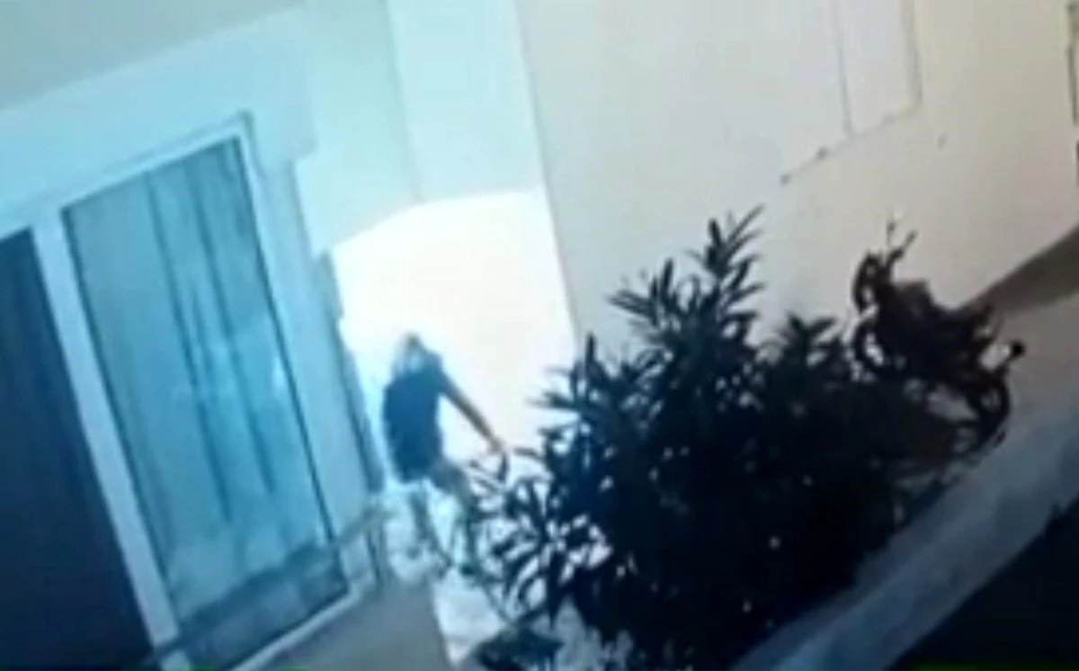 Gazipaşa\'da apartmana giren hırsızlar bisiklet çaldı