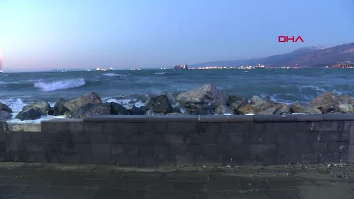 İSKENDERUN'DA DENİZ SEVİYESİ YÜKSELDİ