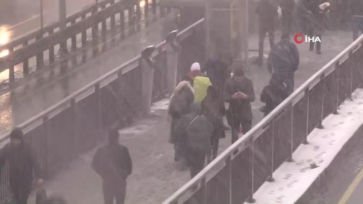 İstanbul\'da kar yağışı etkisini sürdürüyor