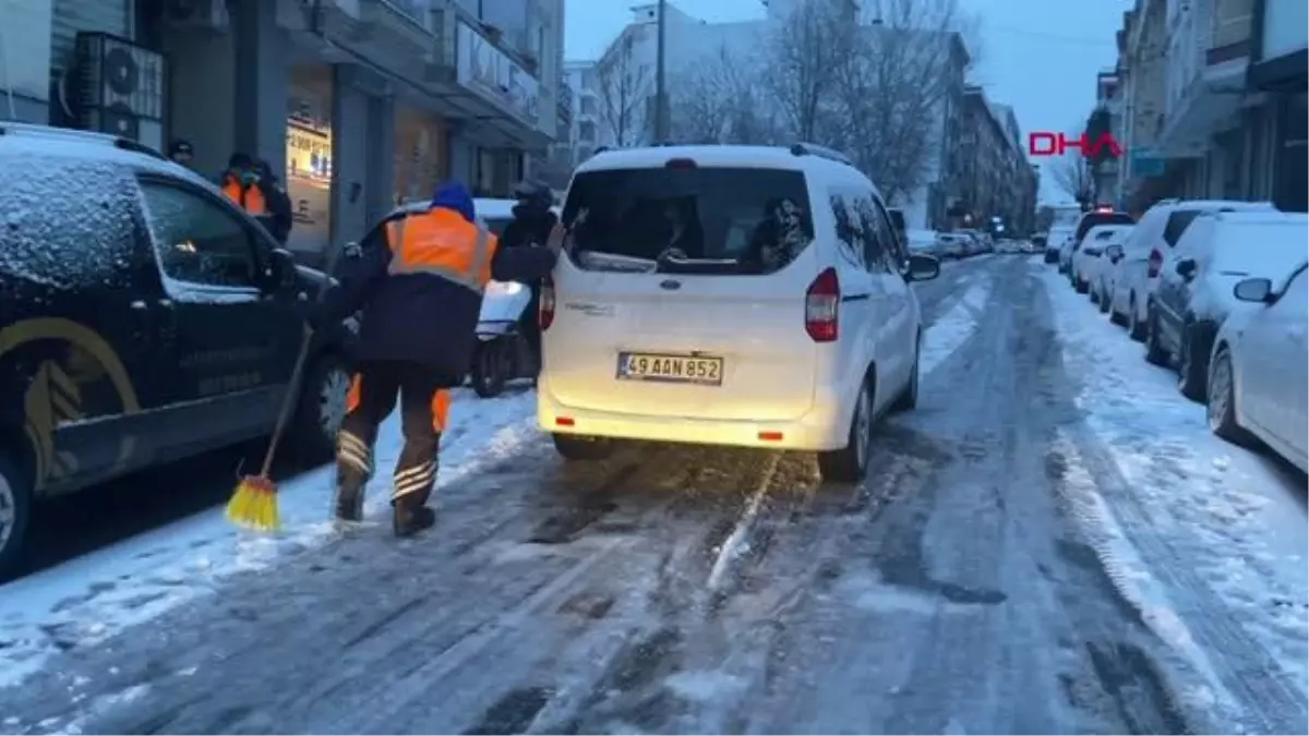 İSTANBUL-ESENYURT VE ATAŞEHİR\'DE KAR LASTİĞİ OLMAYAN ARAÇLARIN ZOR ANLARI