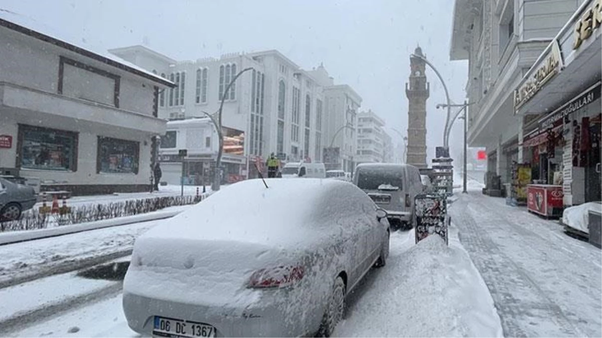İstanbul Valisi Yerlikaya\'dan kar uyarısı: Zorunlu olmadıkça trafiğe çıkmayın