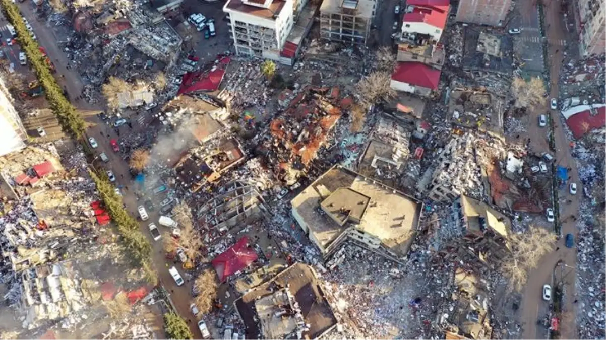 Depremin yıktığı Kahramanmaraş\'taki Trabzon Caddesi yerle bir oldu! Büyük yıkım havadan görüntülendi