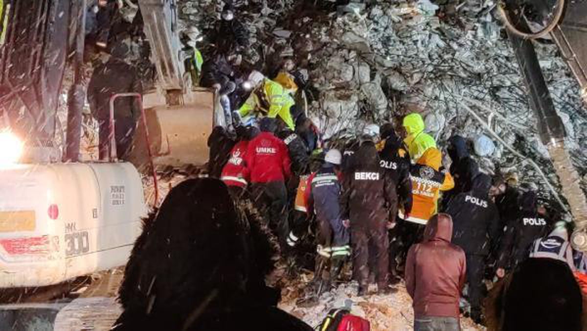 KAHRAMANMARAŞ\'TA 7.7 VE 7.6 BÜYÜKLÜĞÜNDE 2 DEPREM; 5 BÖLGE SALLANDI, ÇOK SAYIDA İLDE YIKIM VAR (30)