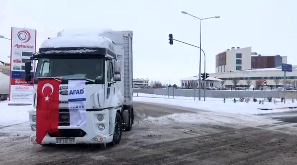 Kars\'ta 9 yardım tırı Şanlıurfa\'ya yola çıktı