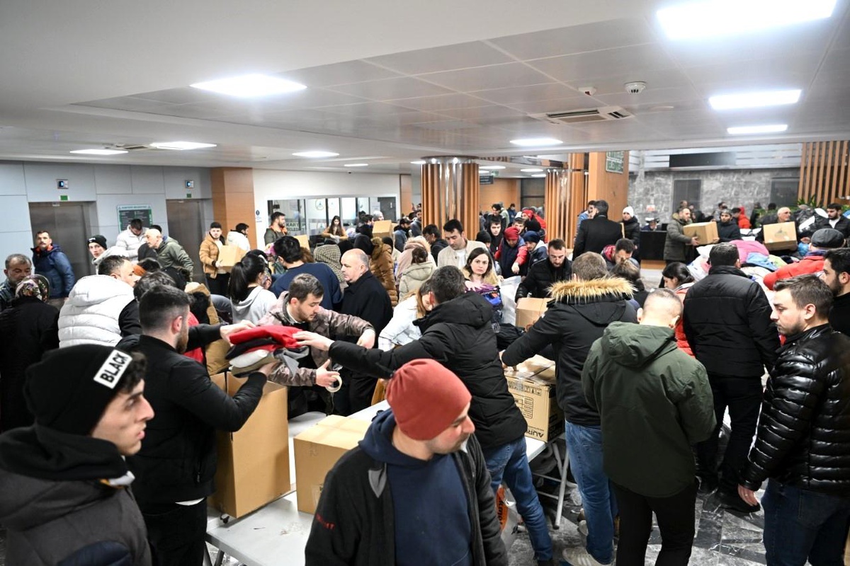 Kartepe depremzedeler için tek yürek oldu