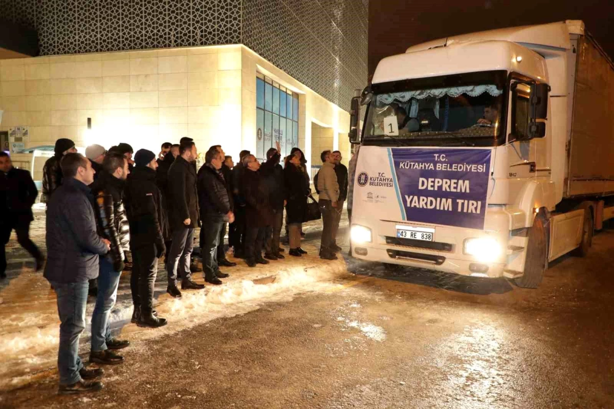 Kütahya Belediyesi tarafından toplanan yardım malzemeleri yola çıktı